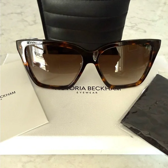 Victoria Beckham Tortoiseshell Sunglasses with Brown Gradient Lenses - Picture 9 of 9